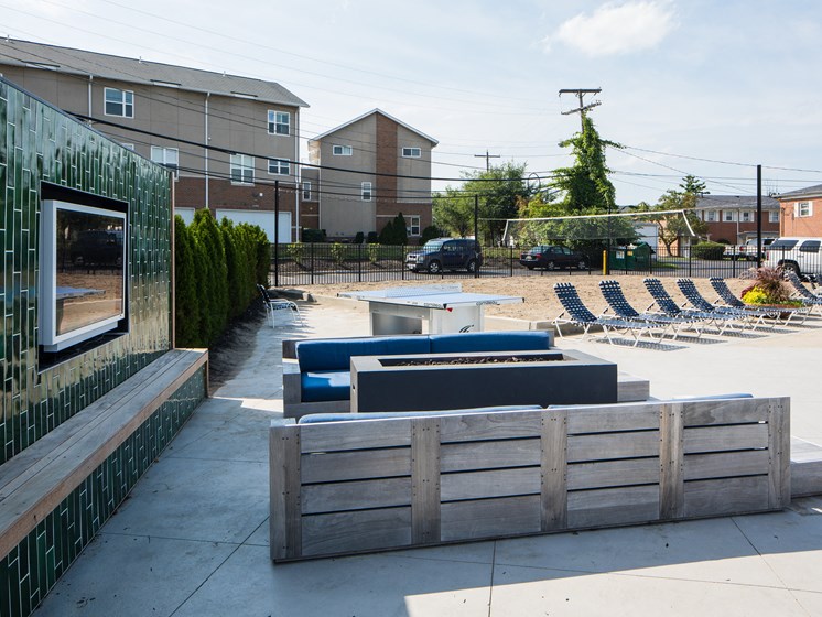 Outdoor Lounge With TV at Heritage Apartments, Ohio